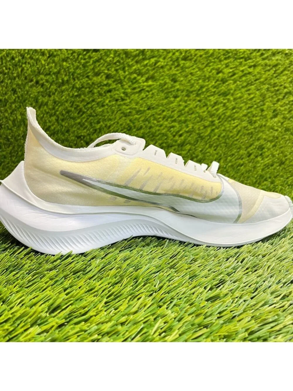 Nike Zoom Gravity Womens Size 8 Beige White Athletic Running Shoes Sneakers